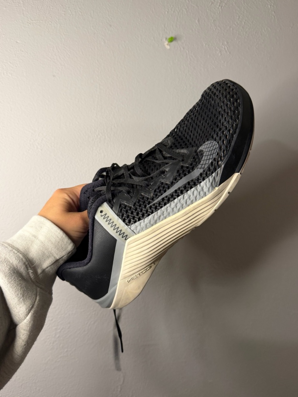 Nike metcon Men’s Black and Cream/Off-White Athletic Training Shoe